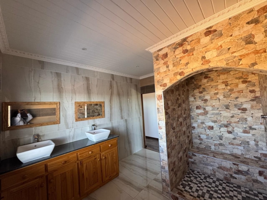 5 Bedroom Property for Sale in Royalston Residential Estate and Wildlife Reserve Eastern Cape